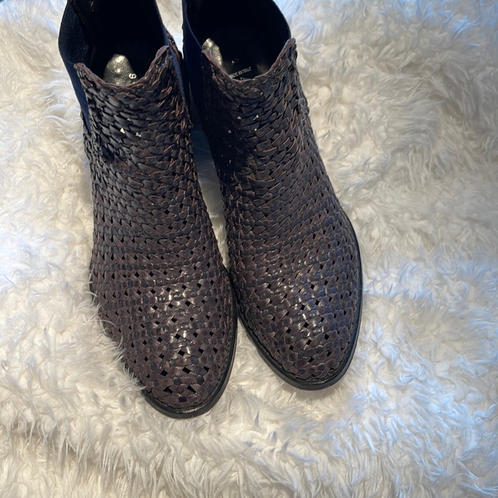Aquatalia by MARVIN K. Desire Woven Ankle Bootie. EUC